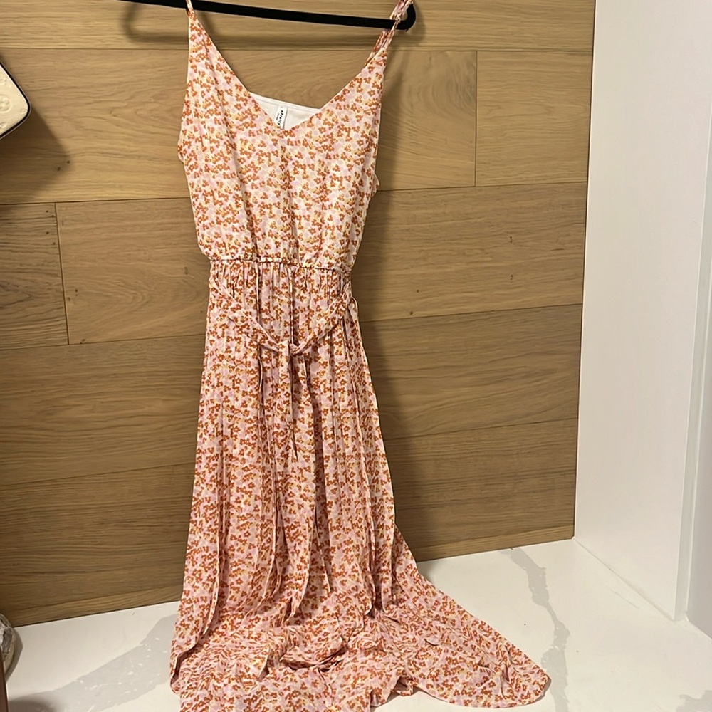Beautiful flowery dress.